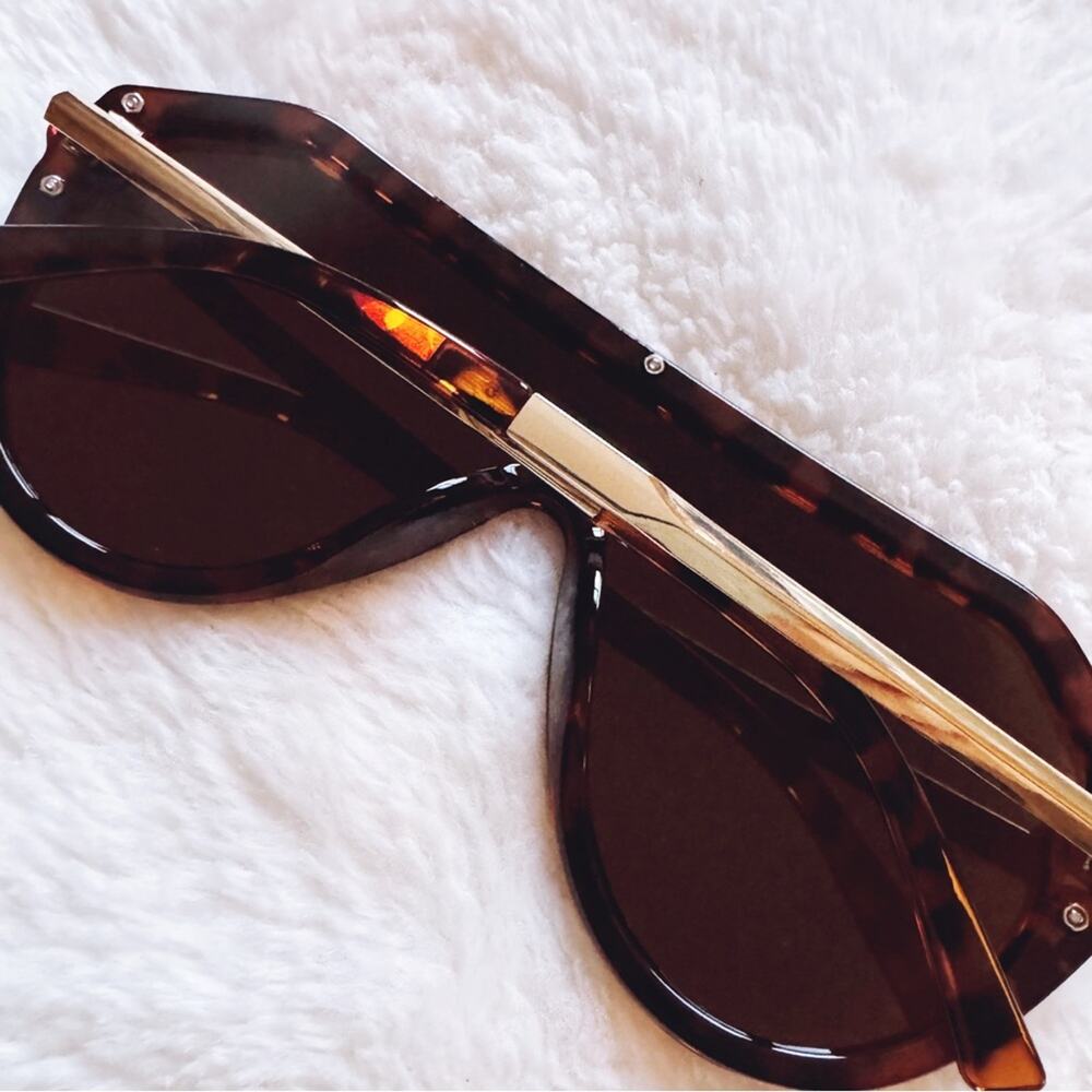 Clarissa Tortoise Brown Oversized Sunglasses - Picture 14 of 15